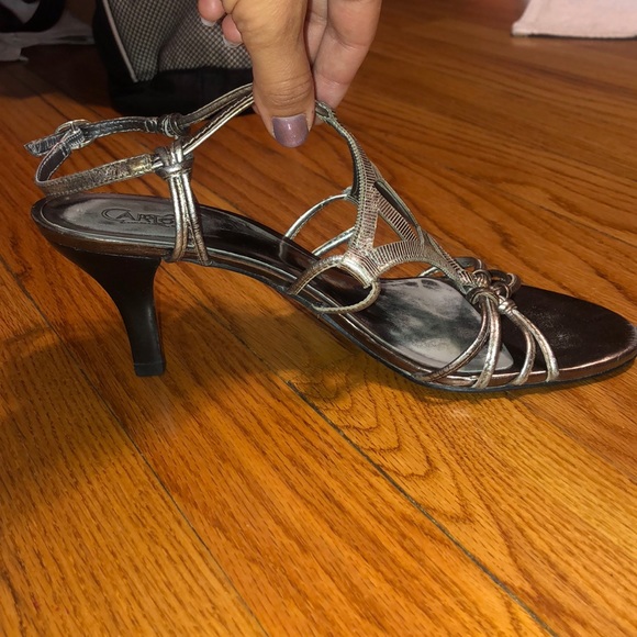 Carlos Santana gray/silver heels, size 9 - Picture 4 of 6